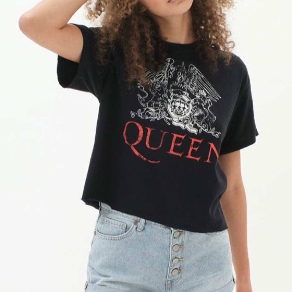 Queen Cropped Band Tee